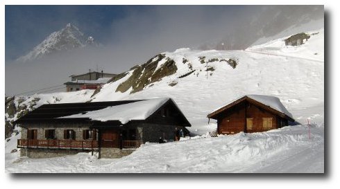 Rifugio Oberto-Maroli Rifugio Gaspare Oberto-Paolo Maroli al Passo di Monte Moro - mt 2796
